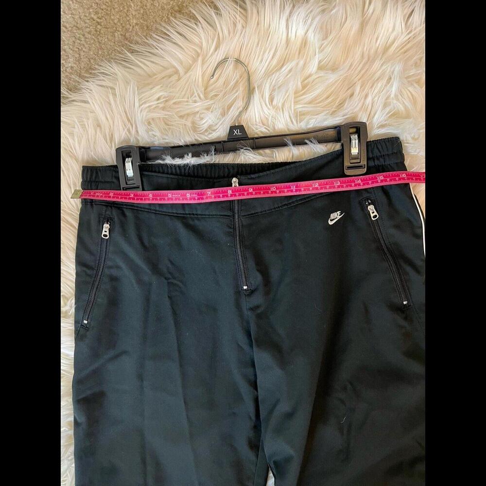 Nike Women’s Black Knit Bermuda Shorts M – Side Stripe, Zipper Pockets - Picture 6 of 7